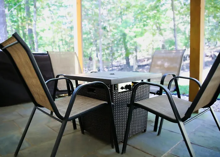 Peaceful Modern Chalet In Ellijay