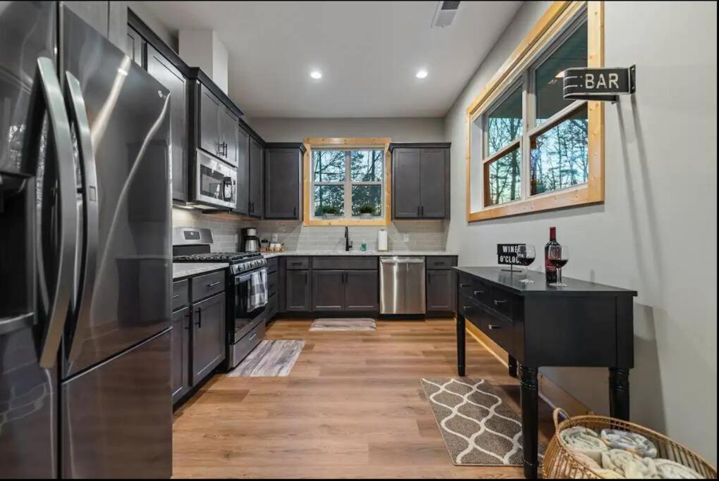 Peaceful Modern In Chalet Ellijay