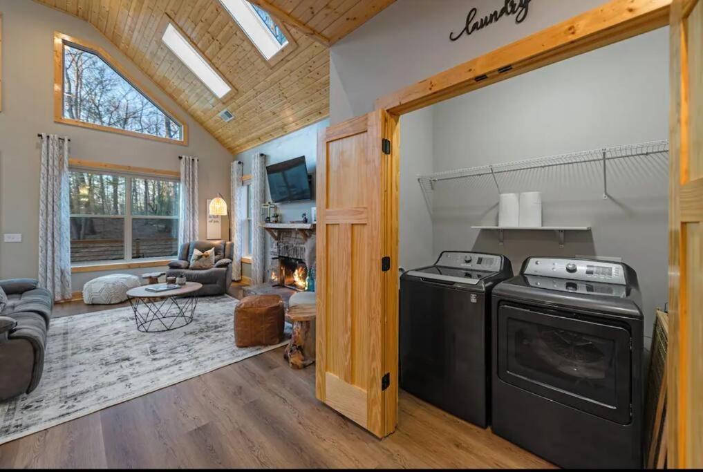 Peaceful Modern In Ellijay