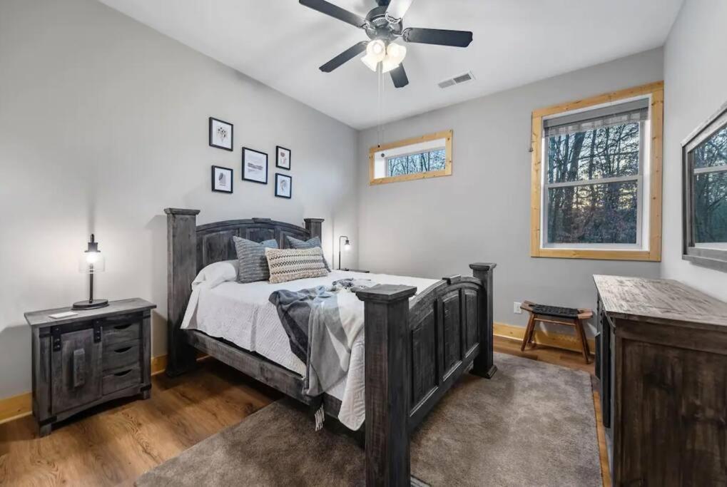 Peaceful Modern In Chalet Ellijay
